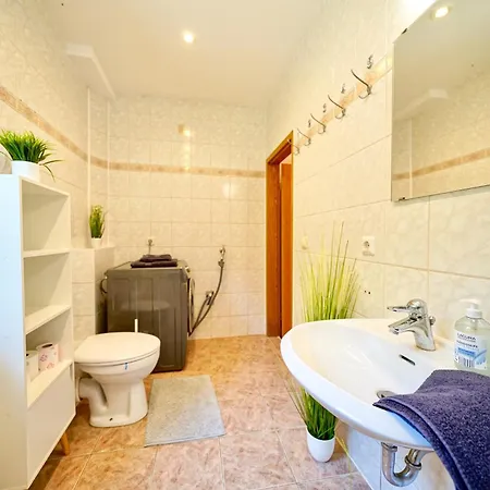 Mit 8 Schlafplaetzen * Wilkau-Hasslau