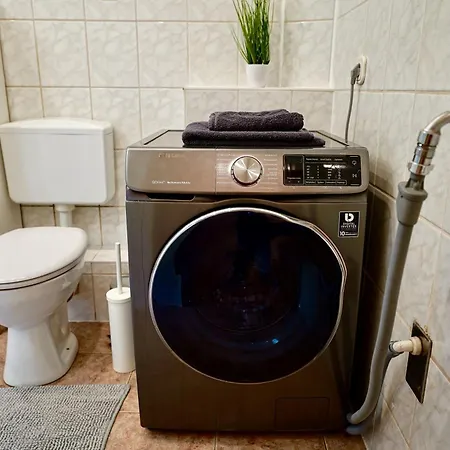 Mit 8 Schlafplaetzen Wilkau-Hasslau